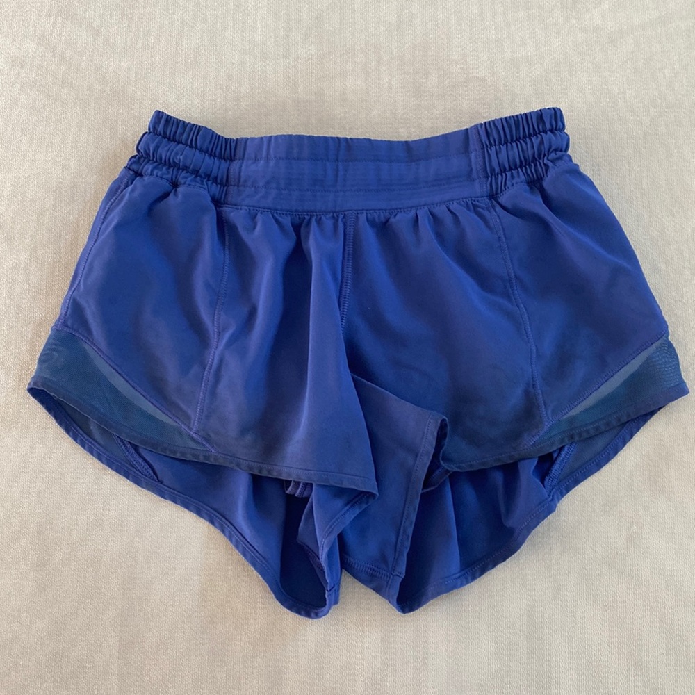 Lululemon hotty hot low-rise lined short 2.5”